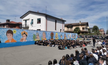 Inaugurata alla Scuola Fermi un'intera parete dipinta