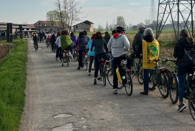 Biciclettata con più di 100 persone lungo il tragitto della Vigevano-Magenta