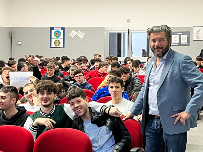 Consumo consapevole dell’acqua: incontro a scuola con l’Ambasciatore