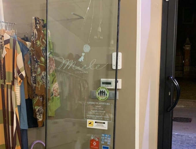 Miele Abbigliamento ancora vittima dei ladri: “Mi chiedo se ne valga la pena…”