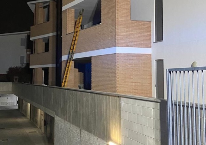 Anziana cade in casa, salvata dai pompieri