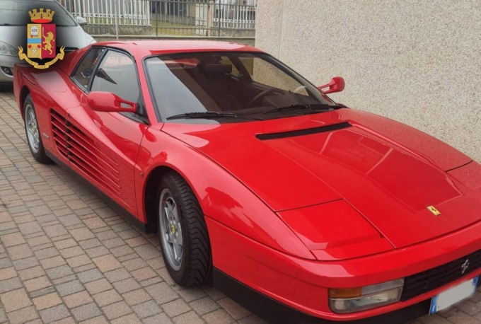Rubavano e rivendevano il rame: fra i beni sequestrati anche due Ferrari