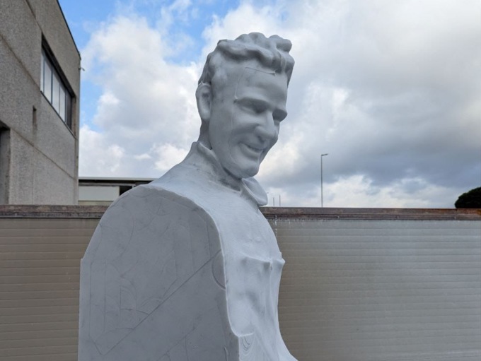 Il busto di Libero Ferrario torna a casa