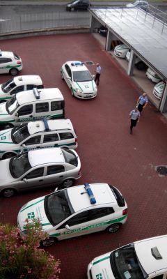 “L’ufficiale fotografa i suoi agenti per vedere se lavorano”, bufera al comando della Polizia Locale di Rho