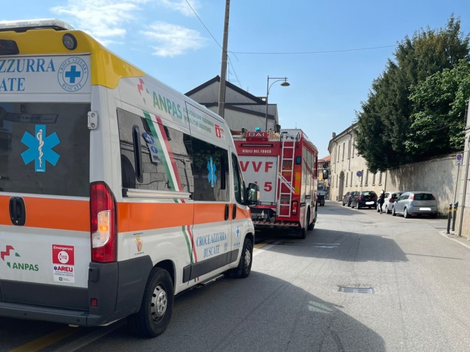 Donna di 100 anni cade in casa e viene salvata dai pompieri