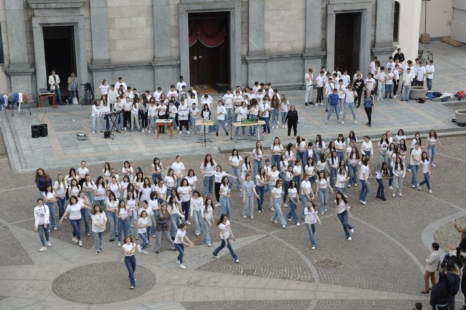 400 studenti in piazza per festeggiare l’Europa