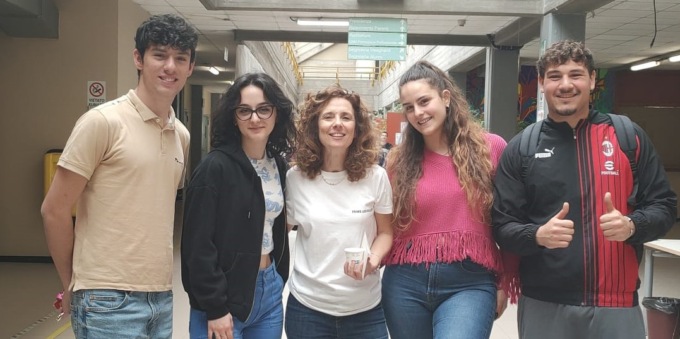 Dopo un anno di servizio, il Primo Levi saluta la preside Stefania Giacalone