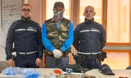 Munizioni, machete e coltelli ritrovati nel Parco delle Groane