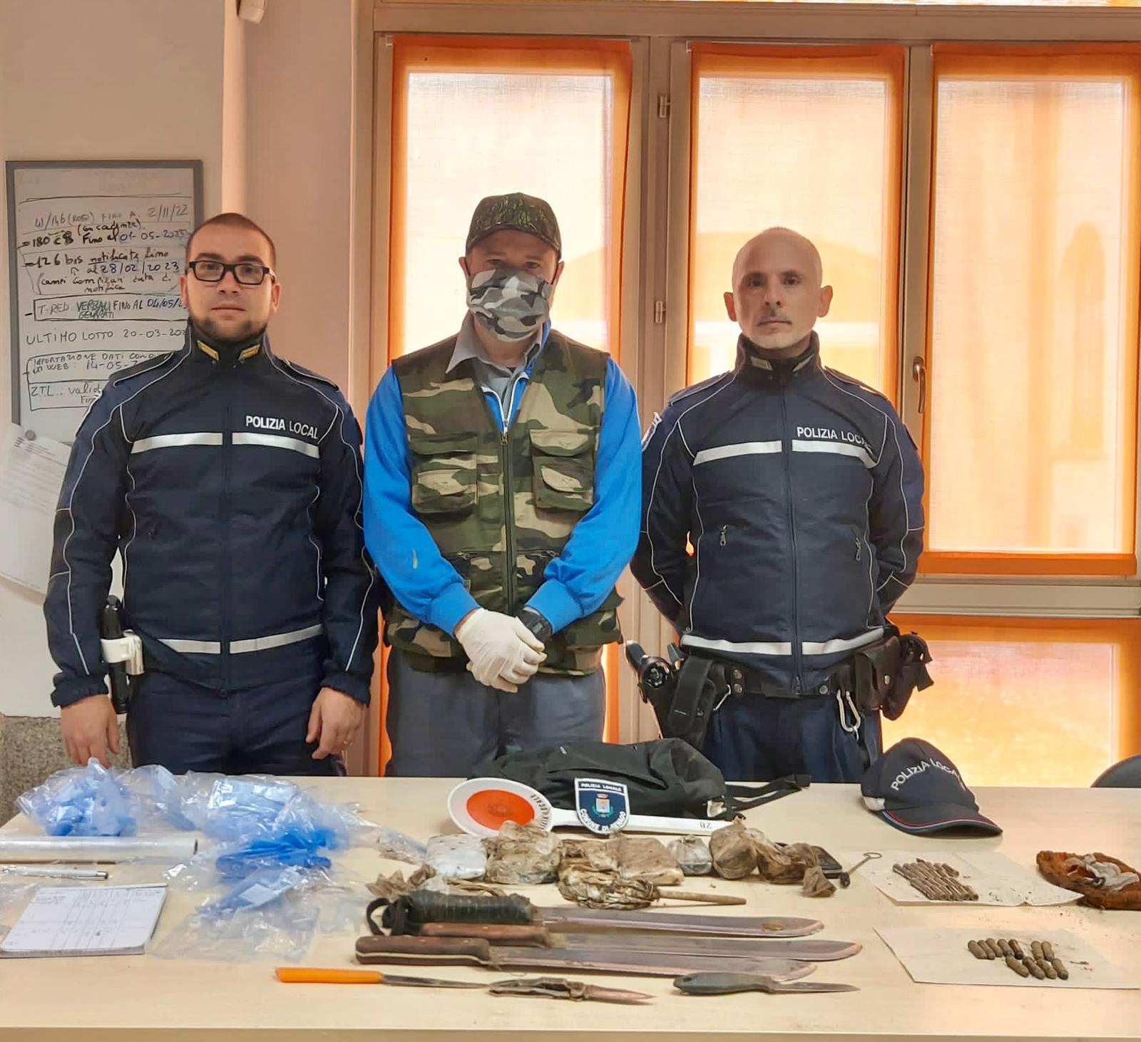 sequestro coltelli machete dal Bosco delle Groane