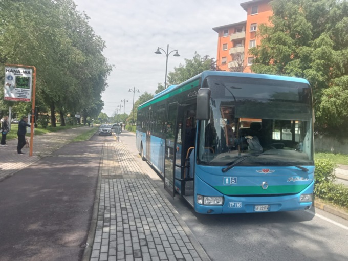 Sedicenne investito dall’autobus: trasportato in ospedale