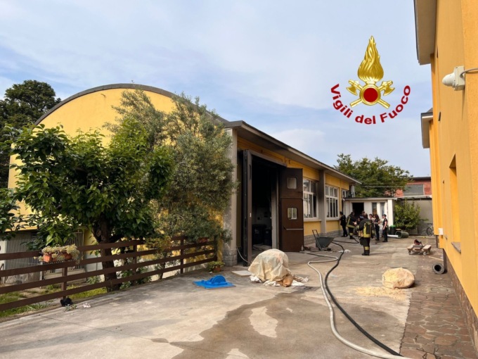 Incendio alla Meraviglia, operaio si sente male ore dopo per aver inalato i fumi