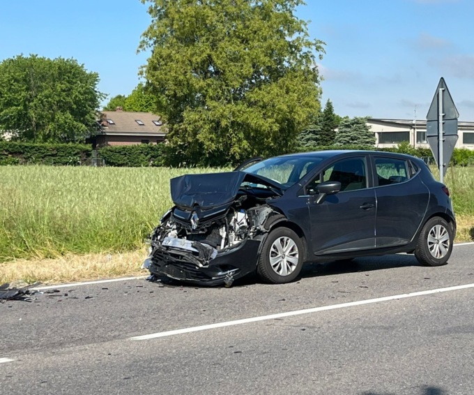 Tamponamento a catena: tre auto coinvolte