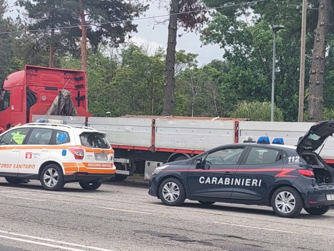 Camionista trovato morto lungo la provinciale