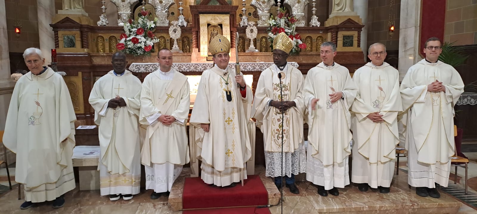 san vittore arcivescovo mario delpini visita 100 anni chiesa parrocchiale sindaco daniela rossi parroco don marco longoni