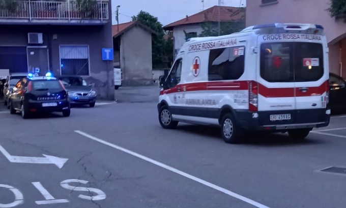 Fidanzati presi a pugni fuori dal bar