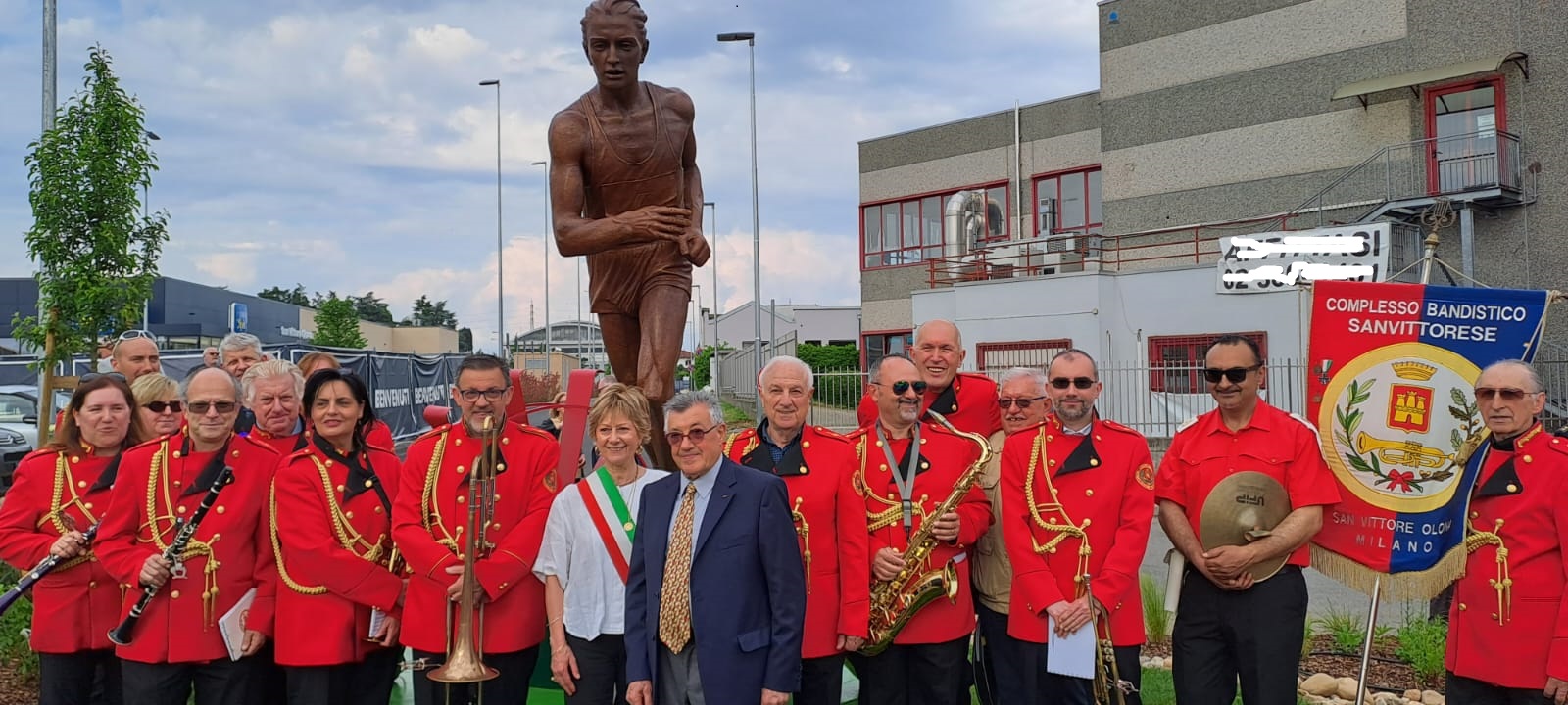 san vittore monumento l'atleta cinque mulini sindaco daniela rossi scultore nicola gagliardi inaugurazione