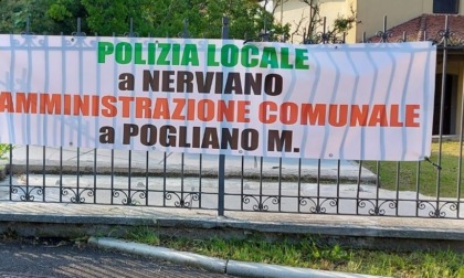 Striscione di protesta contro il Comando unico di Polizia Locale