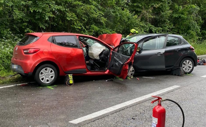 Incidente tra auto, morta una 24enne e un 18enne