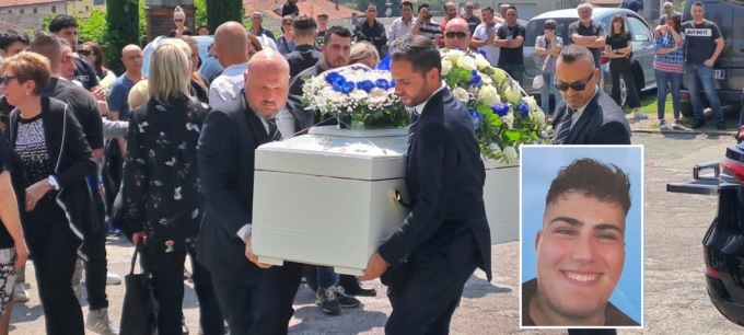 L’ultimo abbraccio ad Alen D’Amico: “Addio gigante buono”