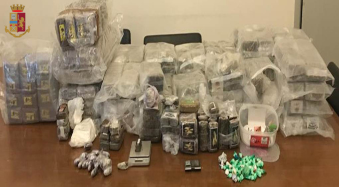 34enne arrestato: nascondeva 100 chilogrammi di hashish