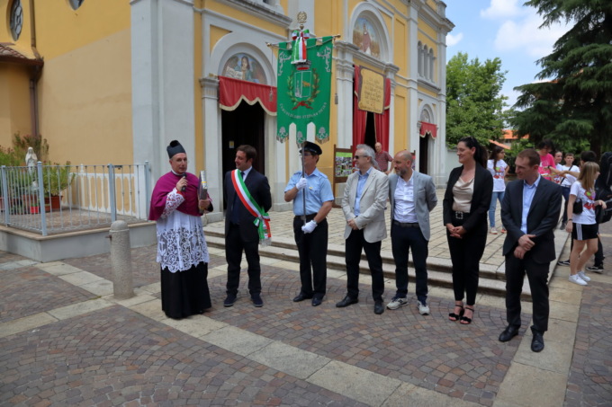 Santo Stefano Ticino ha festeggiato i 25 anni di sacerdozio di don Cristian