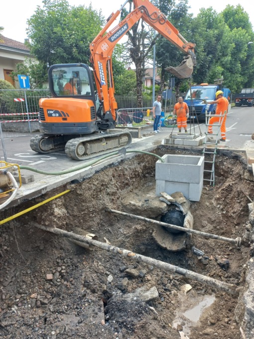 Voragine in strada, lavori in corso