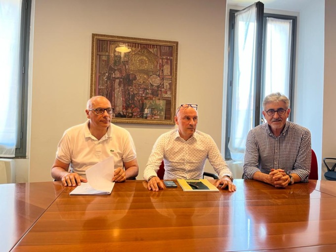 Amianto nelle piastrelle della scuola, la risposta dell’Amministrazione