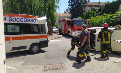 Si ribalta col furgoncino, in ospedale