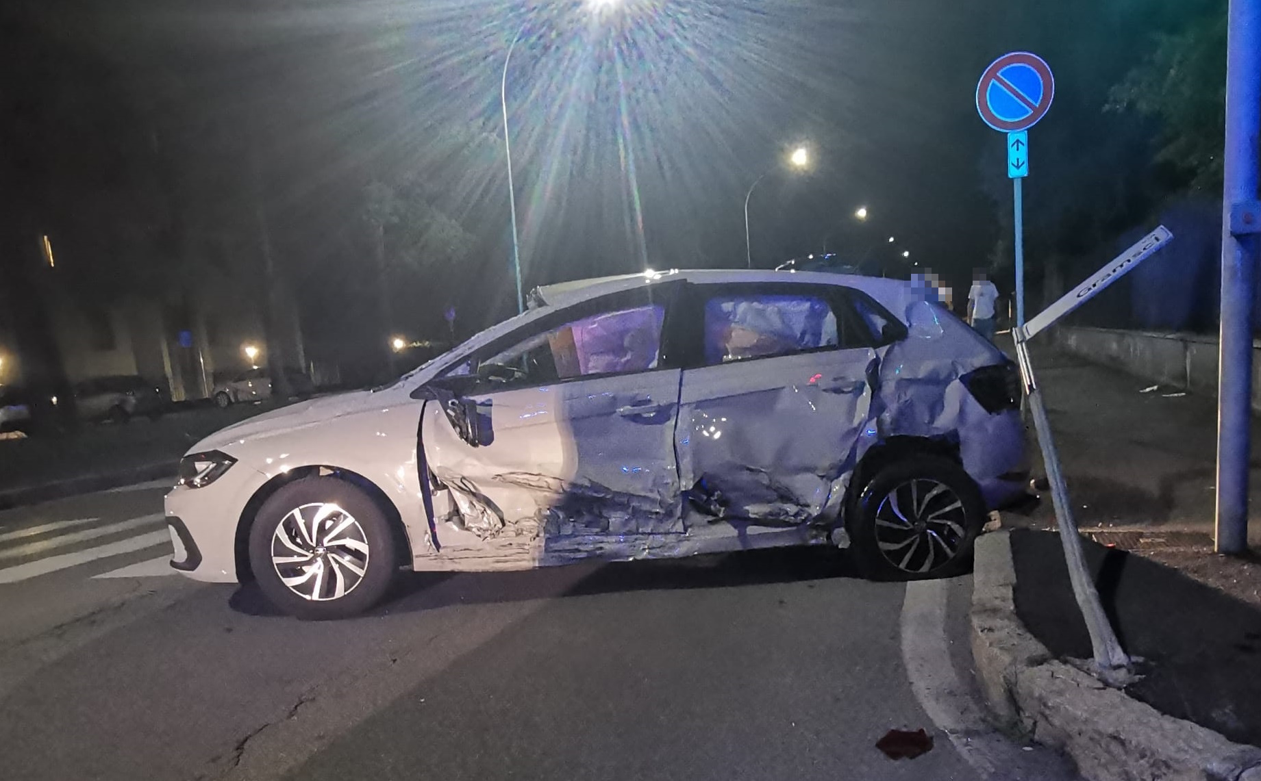 Incidente Tra 3 Auto, Una Si Ribalta Lungo La Strada: 5 Feriti - Prima ...