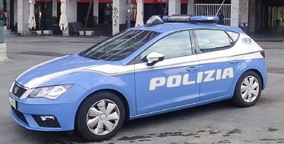 Sequestravano clienti e dipendenti di banche per rapinarle: la Polizia di Stato arresta 5 persone