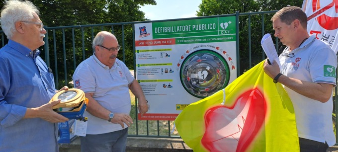 Inaugurato il 104esimo defibrillatore in città