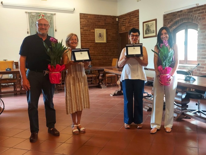 Targa alle insegnanti  in pensione