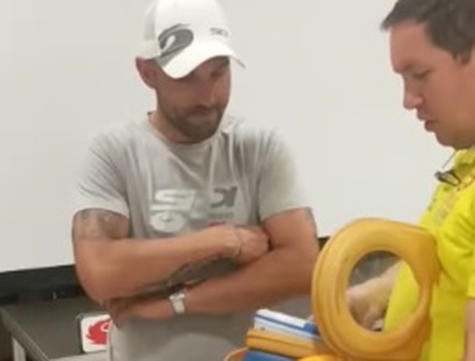 Sonny Colbrelli testimonial del defibrillatore per salvare vite