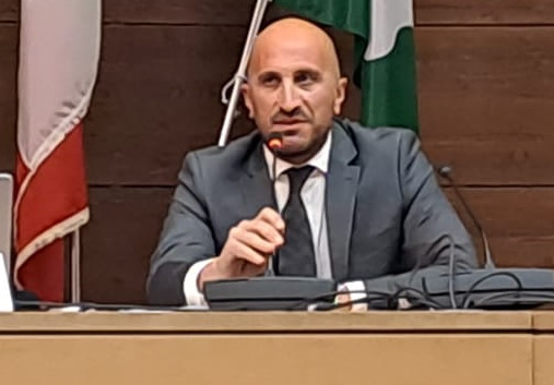 Cane maltrattato sequestrato a una famiglia