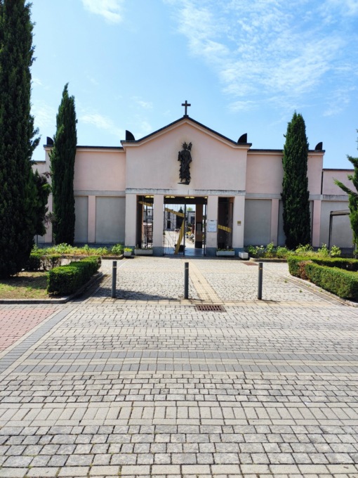 “Per favore, basta con i furti nei cimiteri”