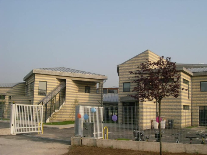 La scuola elementare finisce sotto i ferri