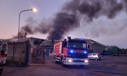 Incendio alla Treee: I tecnici dell'Arpa stanno monitorando la situazione "Al momento nessuna criticità"