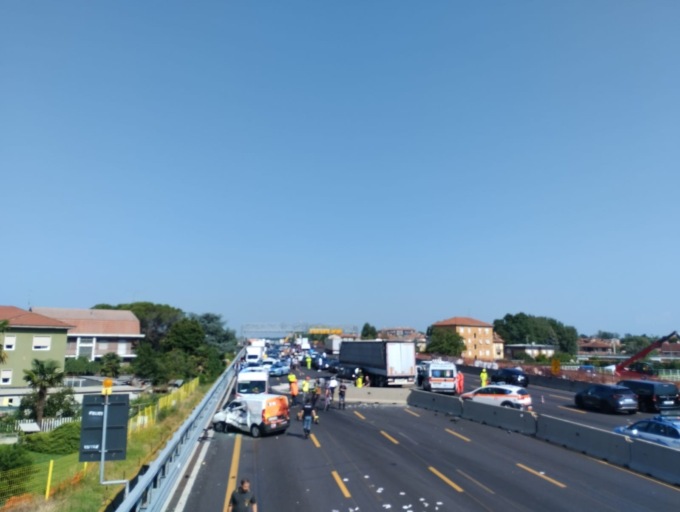 A8: riaperta l’autostrada dopo il maxi incidente