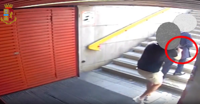 Rubano un portafoglio all’uscita della metropolitana: arrestati due ladri