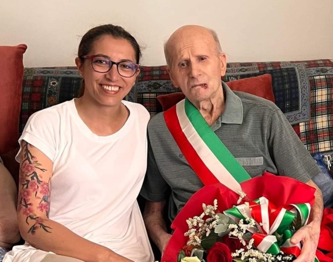 Centodue candeline per l’amato ex bidello