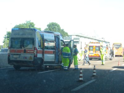 Muore in moto a 34 anni dopo un incidente in autostrada