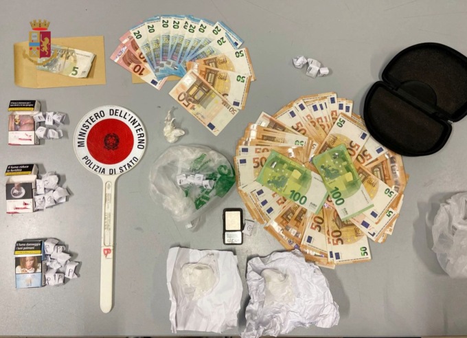 Controlli in Corso Buenos Aires: arrestato uno spacciatore e sequestrata la droga