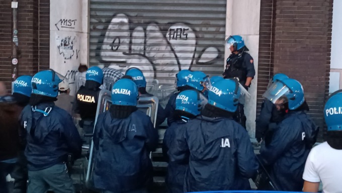 In corso lo sgombero dello stabile che ospiterà una moschea
