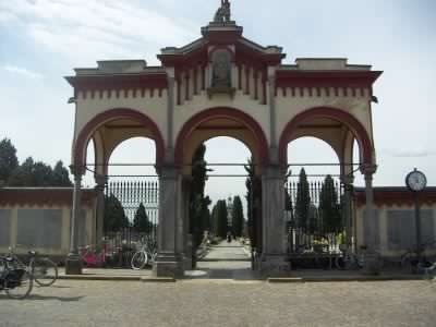 Riapertura a metà per i cimiteri di Parabiago dopo il maltempo