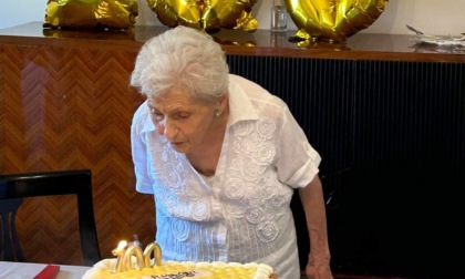 Nonna Angela spegne 100 candeline: "Il segreto? Non fermarsi mai"
