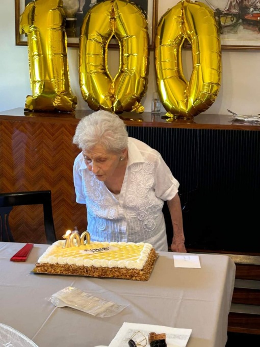 Nonna Angela spegne 100 candeline: “Il segreto? Non fermarsi mai”