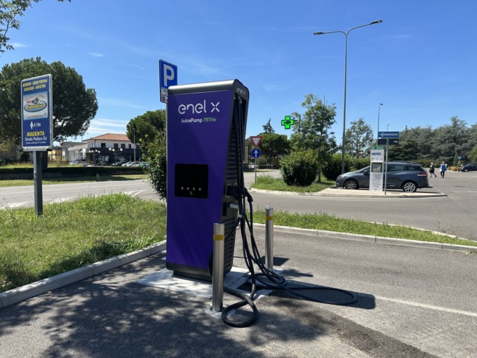 Colonnine per la ricarica di mezzi elettrici a Gaggiano