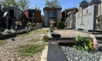 Ladri al cimitero, razzia di vasi di rame e bronzo