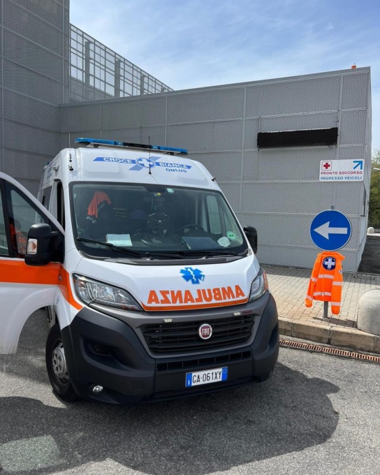 Schianto tra auto e moto, feriti due 17enni che tornavano da scuola
