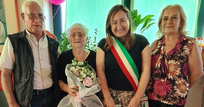 Nonna Mariangela ha spento le sue prime 100 candeline